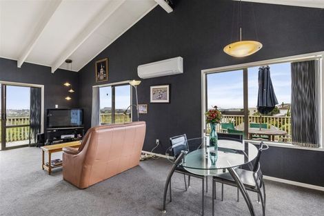 Photo of property in 1/15 Gwenand Place, Botany Downs, Auckland, 2010