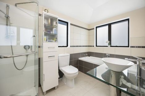 Photo of property in 34a Seaview Road, Castor Bay, Auckland, 0620