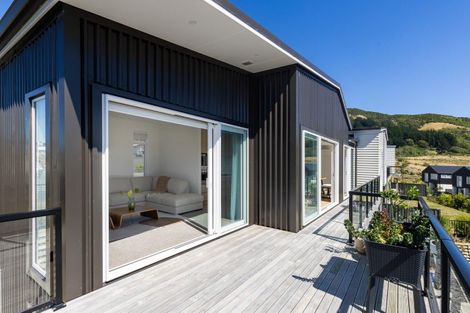 Photo of property in 30 Hokioi Drive, Kenepuru, Porirua, 5022