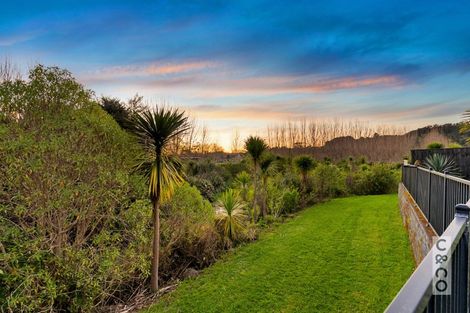 Photo of property in 21 Vogwill Road, Kumeu, 0810