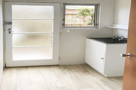 Photo of property in 32 Kervil Avenue, Te Atatu Peninsula, Auckland, 0610