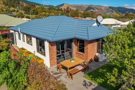 Photo of property in 1 Vining Crescent, Stoke, Nelson, 7011