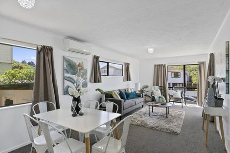 Photo of property in 11 Fernhaven Grove, Newlands, Wellington, 6037