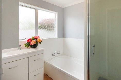 Photo of property in 33 Rhodes Drive, Kelvin Grove, Palmerston North, 4414