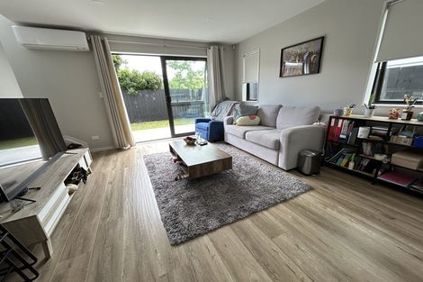 Photo of property in 5/30 West Coast Road, Glen Eden, Auckland, 0602