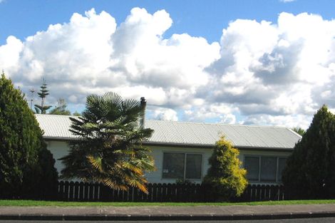Photo of property in 41 Captain Scott Road, Glen Eden, Auckland, 0602