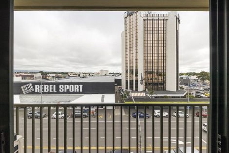 Photo of property in Maddison Apartments, 3/6a Queen Street, Palmerston North, 4410