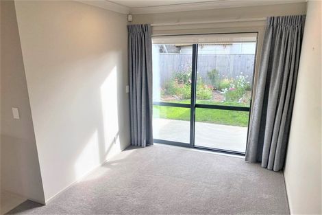 Photo of property in 27 Brindle Way, Newlands, Wellington, 6037