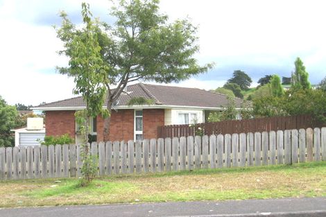 Photo of property in 20 Brougham Place, West Harbour, Auckland, 0618