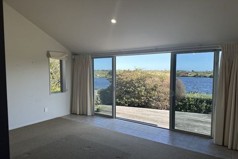 Photo of property in 12 Major Durie Place, Waikanae Beach, Waikanae, 5036