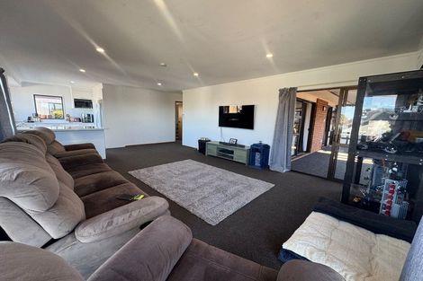 Photo of property in 2/21 White Heron Drive, Massey, Auckland, 0614
