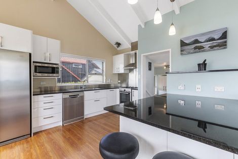 Photo of property in 85 Kahu Road, Paremata, Porirua, 5024