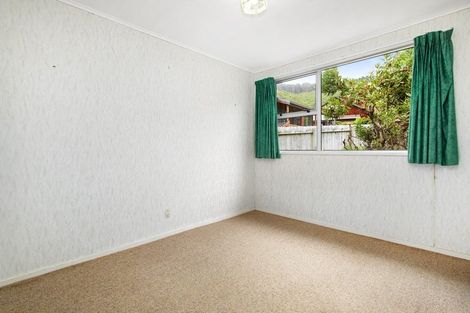 Photo of property in 94 Larsen Crescent, Tawa, Wellington, 5028