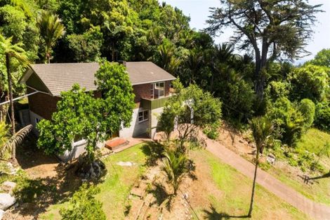 Photo of property in 5 Bush Road, Waiatarua, Auckland, 0604