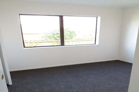 Photo of property in 2/9 Penion Drive, Flat Bush, Auckland, 2023