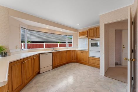 Photo of property in 4 Frank Frethey Place, Highlands Park, New Plymouth, 4312