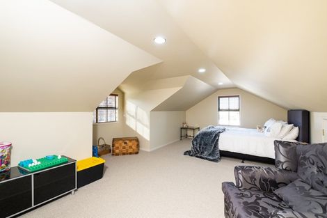 Photo of property in 100 Church Road, Taradale, Napier, 4112