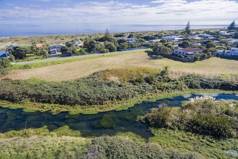 Photo of property in 40 Kapiti Lane, Otaki Beach, Otaki, 5512