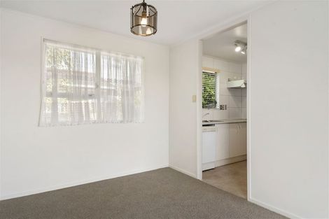 Photo of property in 27 Trias Road, Totara Vale, Auckland, 0629