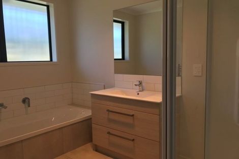 Photo of property in 5 Cascade Way, Omokoroa, 3114