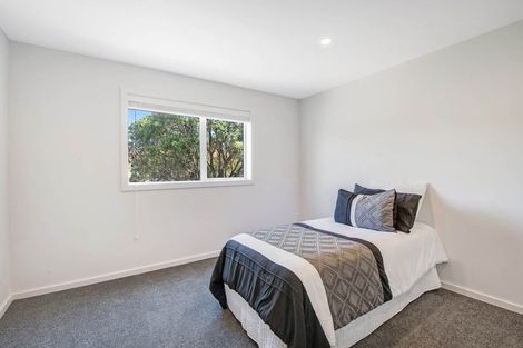 Photo of property in 1 Domain Crescent, Muriwai, Waimauku, 0881