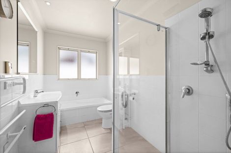 Photo of property in 2 Arthur Close, Clive, 4102