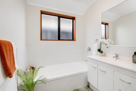 Photo of property in 4 Red Hibiscus Road, Stanmore Bay, Whangaparaoa, 0932