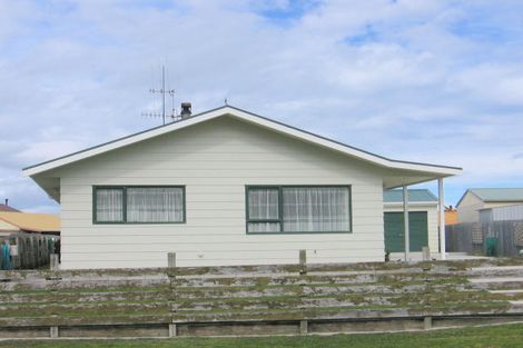 Photo of property in 24 Hennessy Street East, Foxton Beach, Foxton, 4815