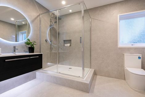 Photo of property in 4 Kerrymaria Place, Hillcrest, Auckland, 0627