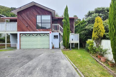 Photo of property in 4 Parsons Glen, Karori, Wellington, 6012