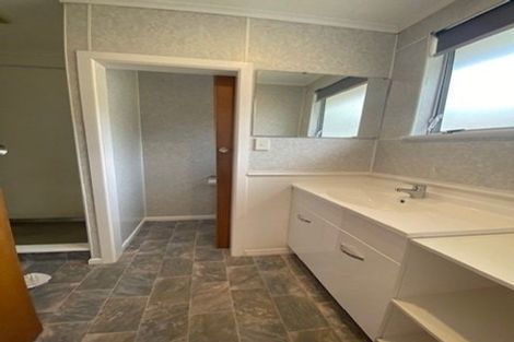 Photo of property in 3b Peckham Grove, Tawa, Wellington, 5028