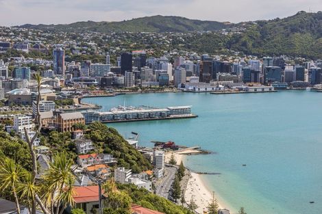 Photo of property in 2 Robieson Lane, Roseneath, Wellington, 6011