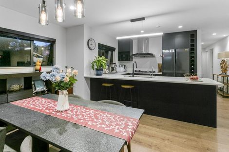 Photo of property in 29a Arrow Road, Forrest Hill, Auckland, 0620