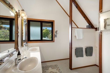 Photo of property in 2 Queens View Road, Russell, 0202