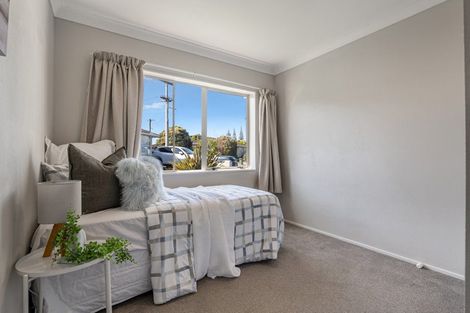 Photo of property in 1/2 Doment Crescent, Orewa, 0931