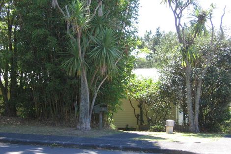 Photo of property in 9 Idyll Place, Northcross, Auckland, 0632