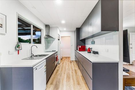 Photo of property in 12 Raelene Place, Massey, Auckland, 0614