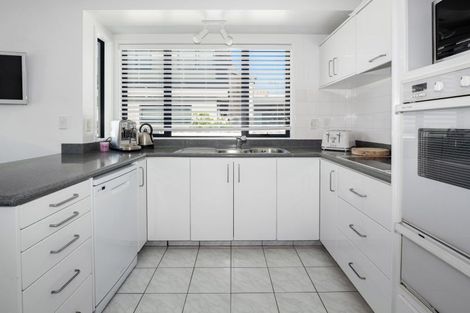 Photo of property in 1/156 Marine Parade, Mount Maunganui, 3116