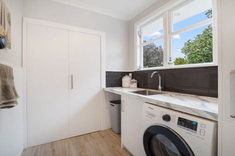 Photo of property in 5 Wigan Place, Hokowhitu, Palmerston North, 4410