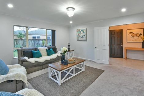 Photo of property in 14 Brosna Place, East Tamaki, Auckland, 2016