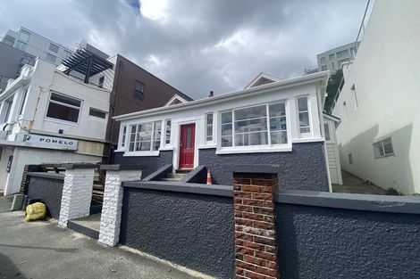 Photo of property in 230 Oriental Parade, Oriental Bay, Wellington, 6011