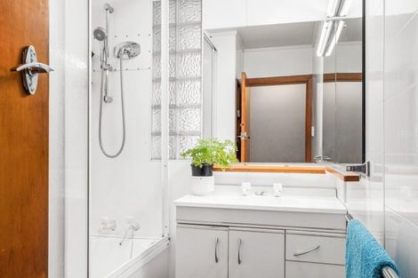 Photo of property in 28 Leon Street, Riverdale, Gisborne, 4010