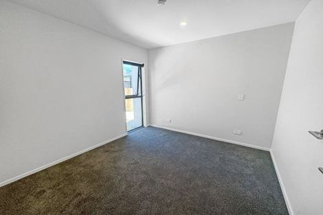 Photo of property in 2/79 Edmonton Road, Henderson, Auckland, 0612