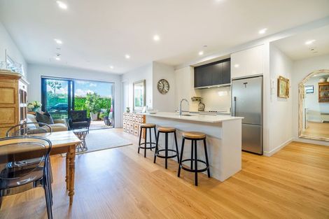 Photo of property in Frank Sargeson Apts, 4/80g Anzac Street, Takapuna, Auckland, 0622