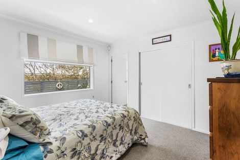 Photo of property in 10 Waitaha Close, Orewa, 0931