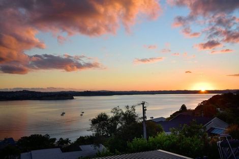 Photo of property in 3 Roberts Road, Tindalls Beach, Whangaparaoa, 0930