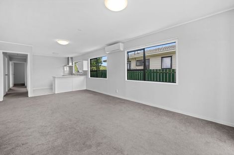 Photo of property in 2/15 Secretariat Place, Randwick Park, Auckland, 2105