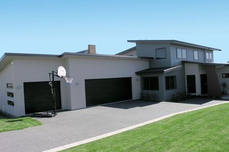 Photo of property in 71 Rototuna Road, Rototuna, Hamilton, 3210