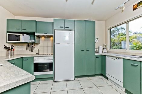 Photo of property in 37 Lorikeet Place, Unsworth Heights, Auckland, 0632