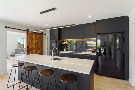 Photo of property in 5 Morepork Drive, Waikanae, 5036